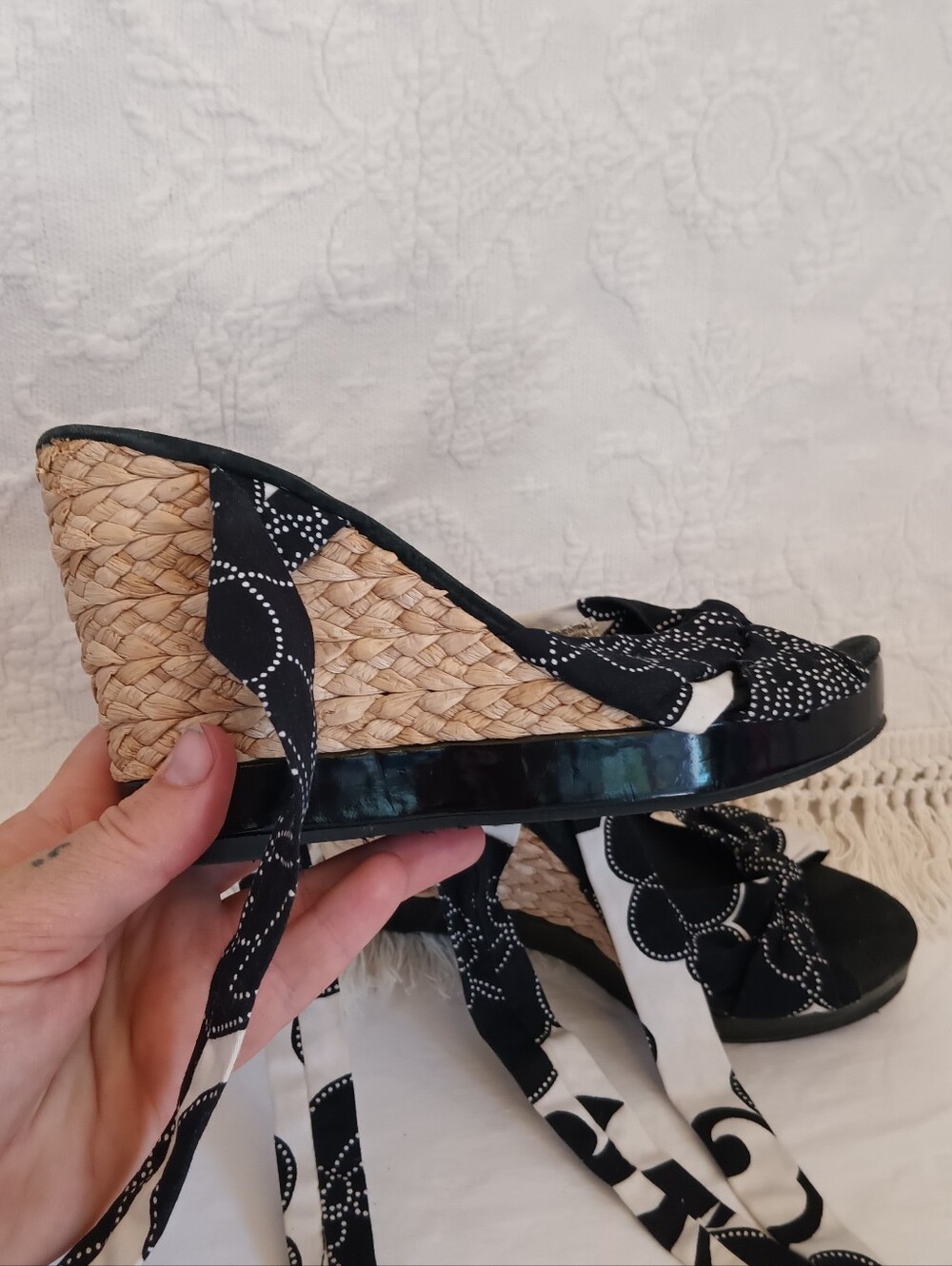 Very Volatile Black & White Lace-Up Espadrille Wedge Sandals Floral High Heels - Picture 7 of 10